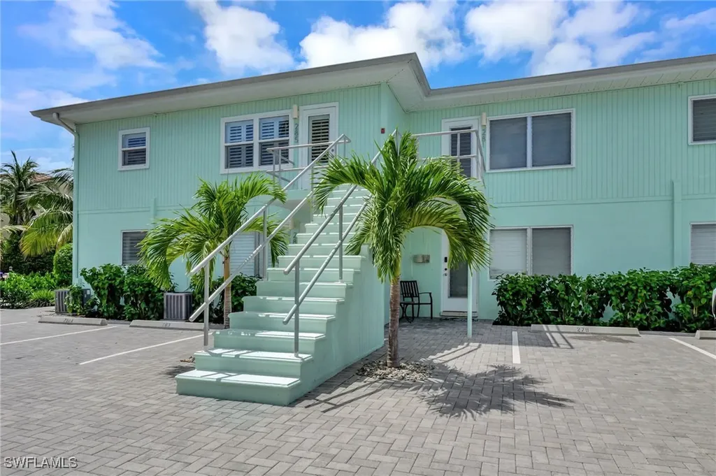 285 8th Avenue S Naples FL 34102