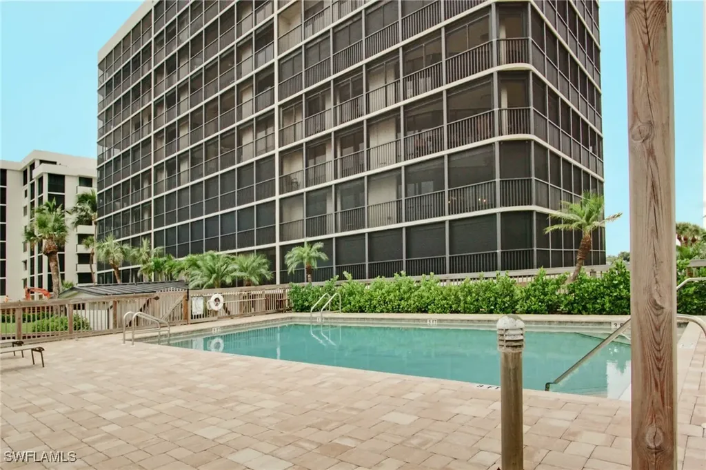 9653 Gulf Shore Drive Naples FL 34108