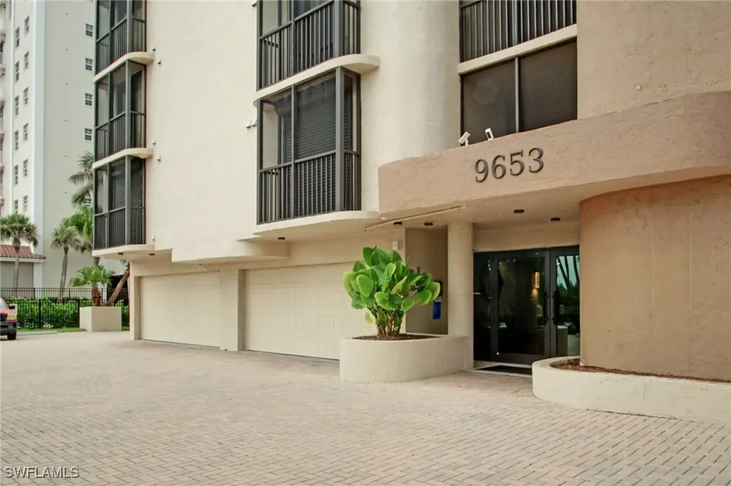 9653 Gulf Shore Drive Naples FL 34108