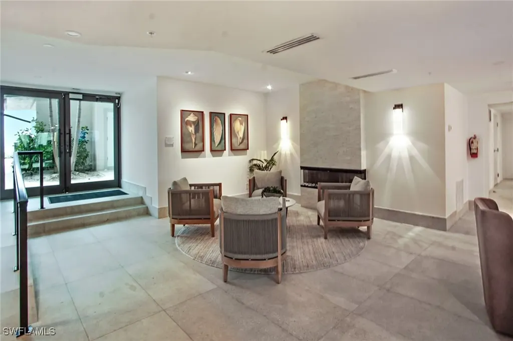 9653 Gulf Shore Drive Naples FL 34108