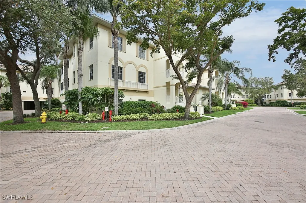 837 Sailaway Lane Naples FL 34108