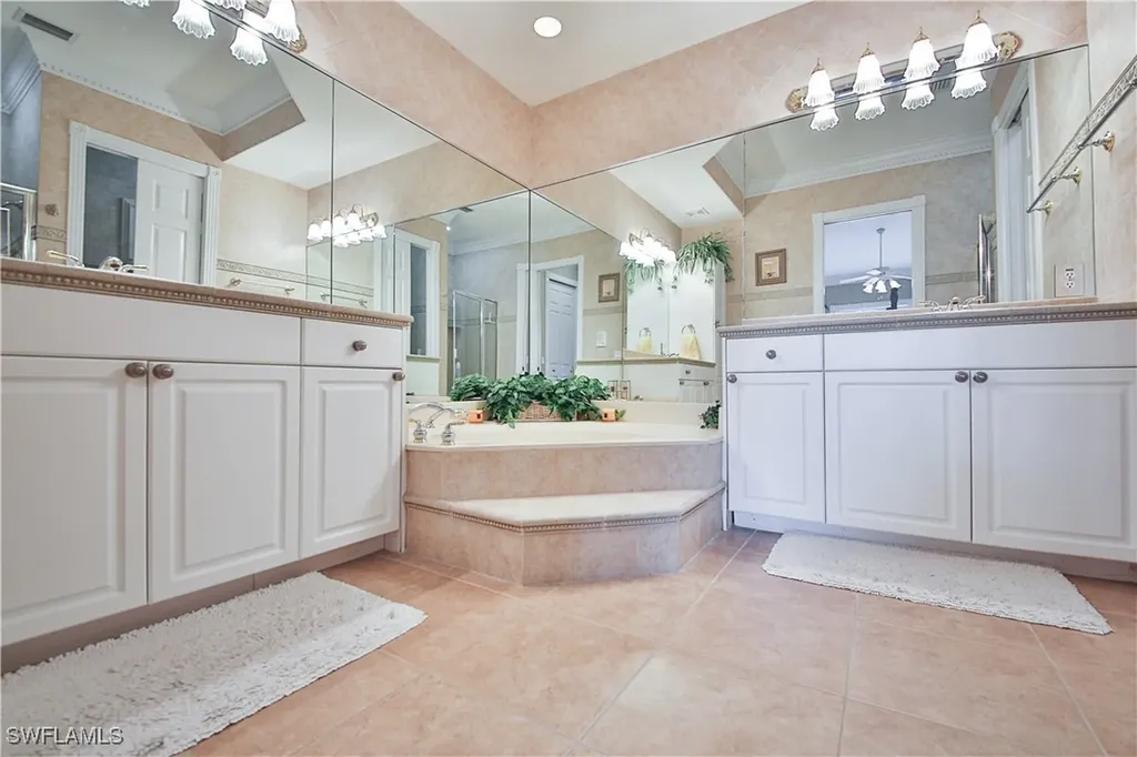 837 Sailaway Lane Naples FL 34108