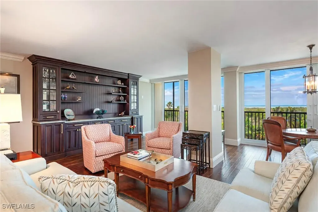 Naples FL, 5601 Turtle Bay Drive, Unit 404