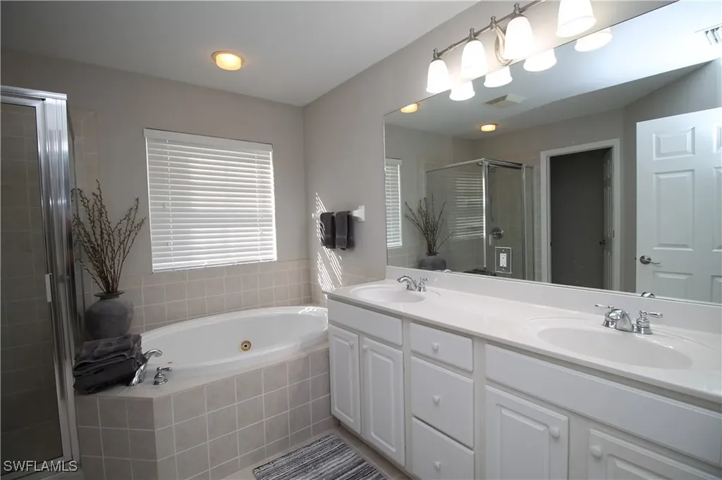 9802 Foxhall Way Estero FL 33928