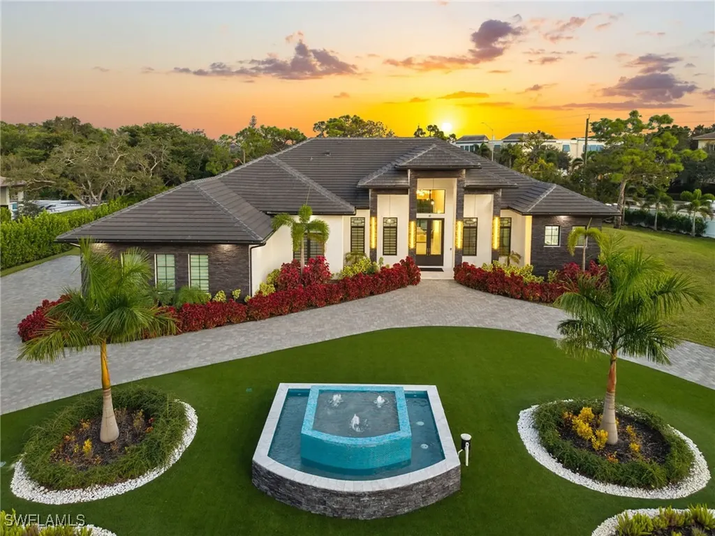 Naples FL, 10 Caribbean Road