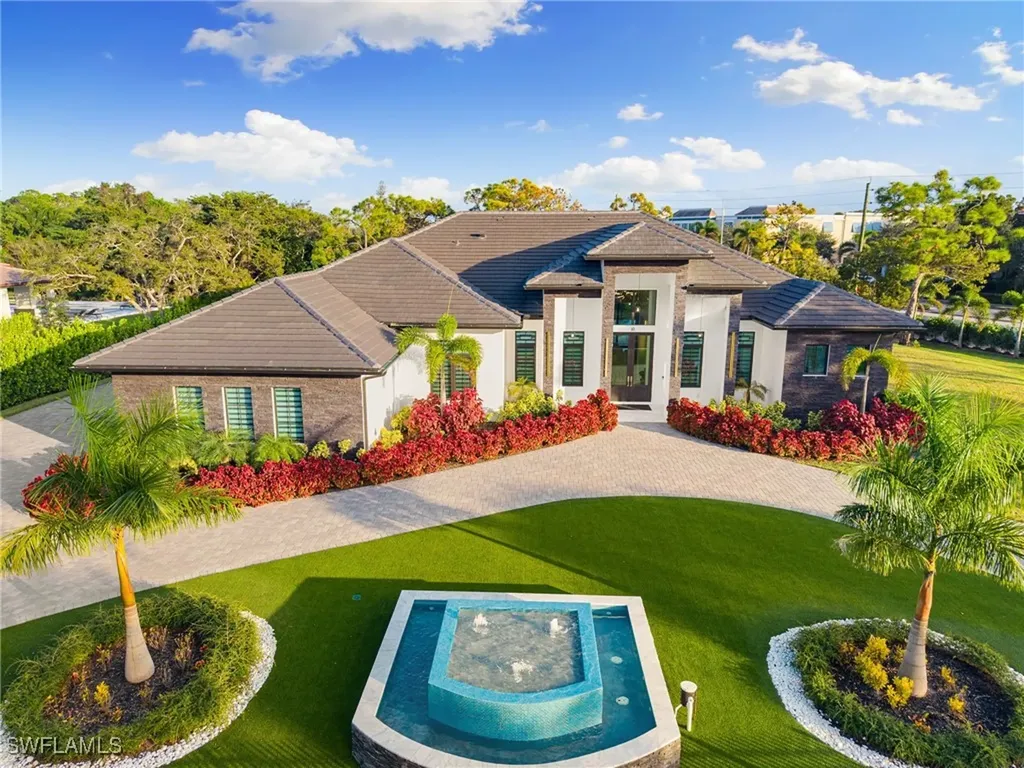 10 Caribbean Road Naples FL 34108