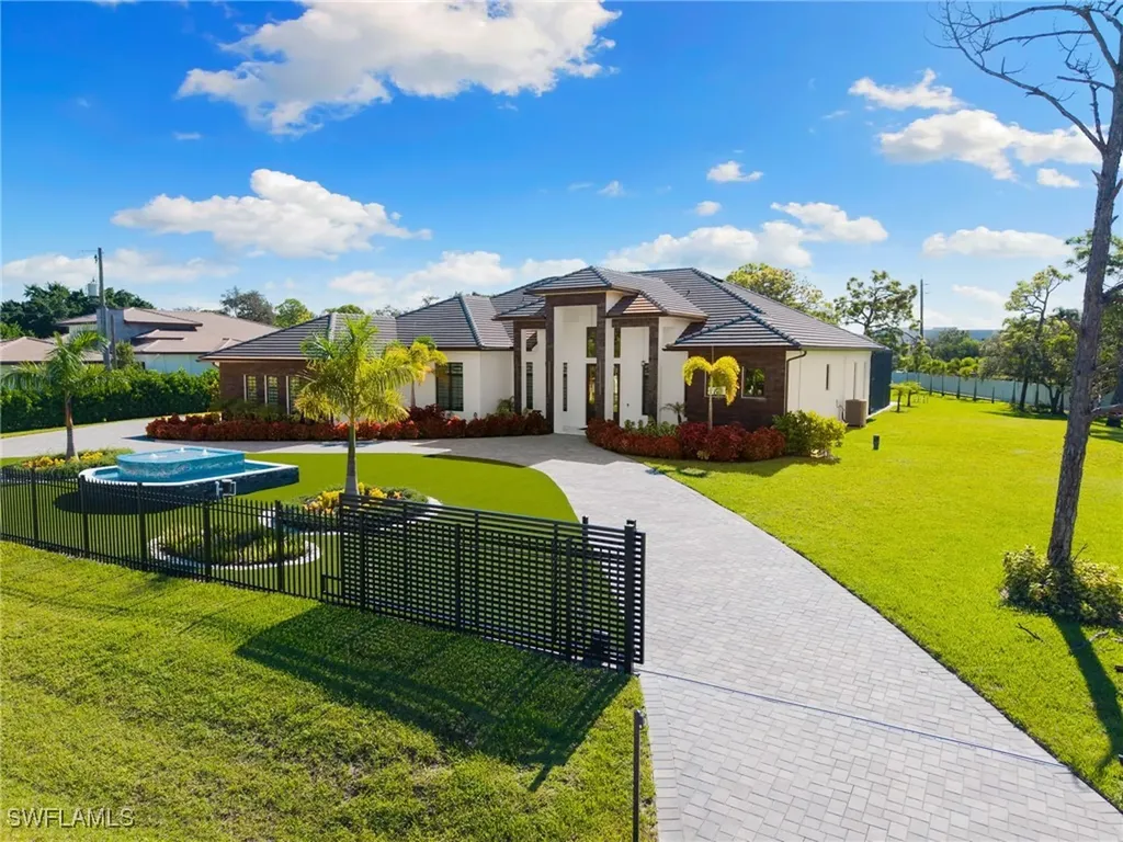 10 Caribbean Road Naples FL 34108