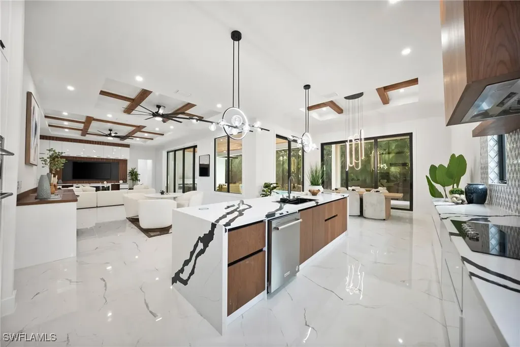 135 7th Street N Naples FL 34102