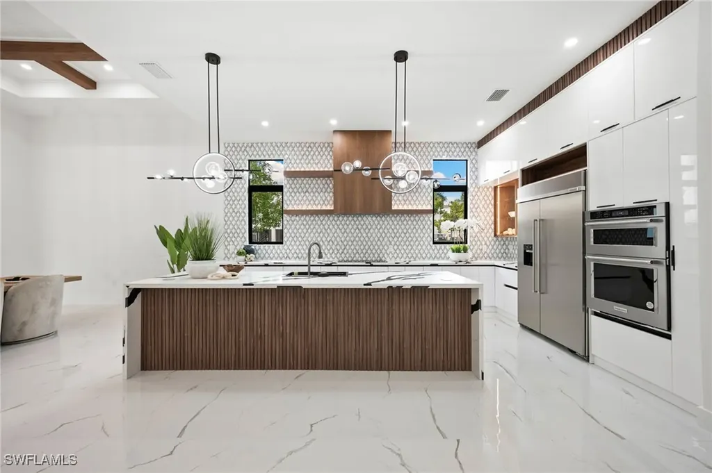 135 7th Street N Naples FL 34102