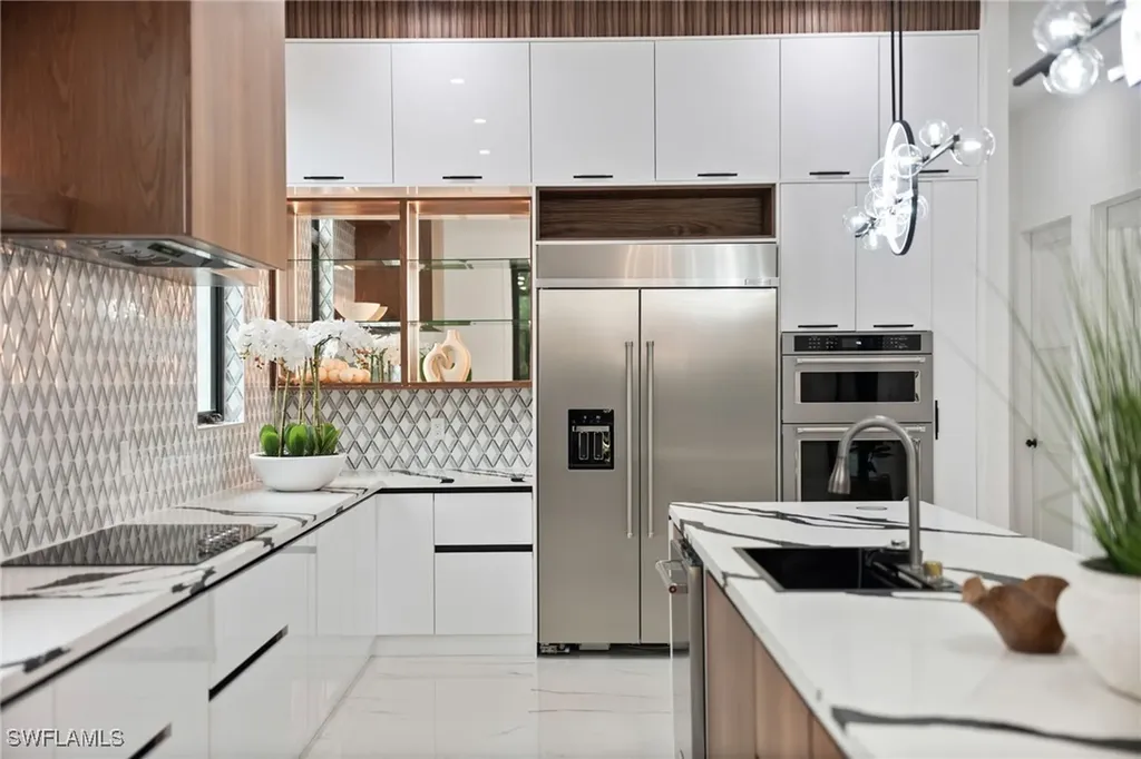 135 7th Street N Naples FL 34102