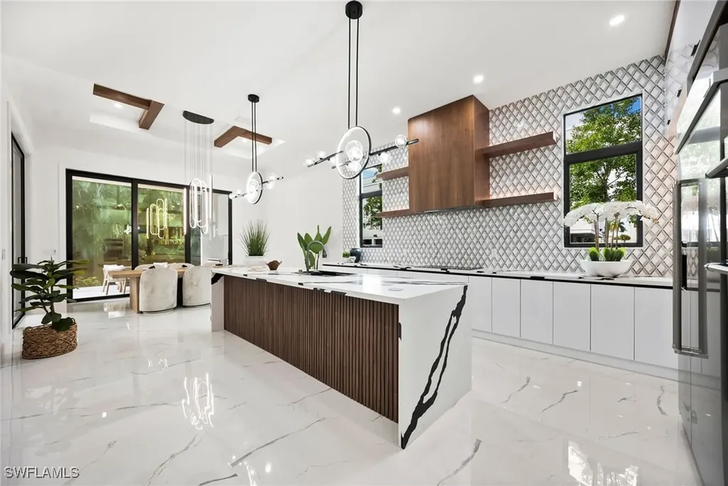 135 7th Street N Naples FL 34102