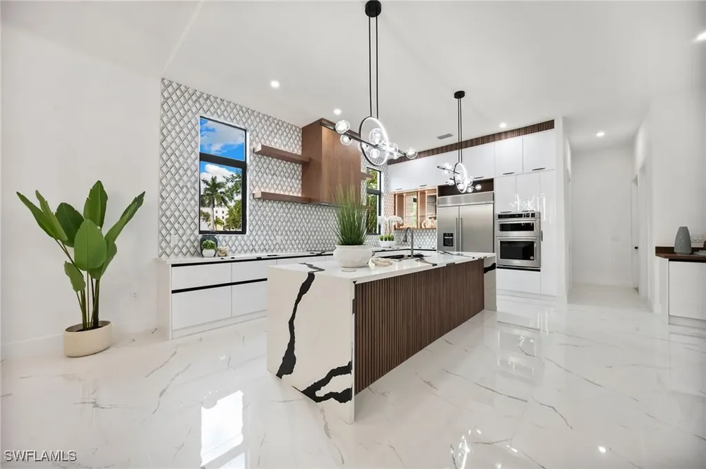 135 7th Street N Naples FL 34102