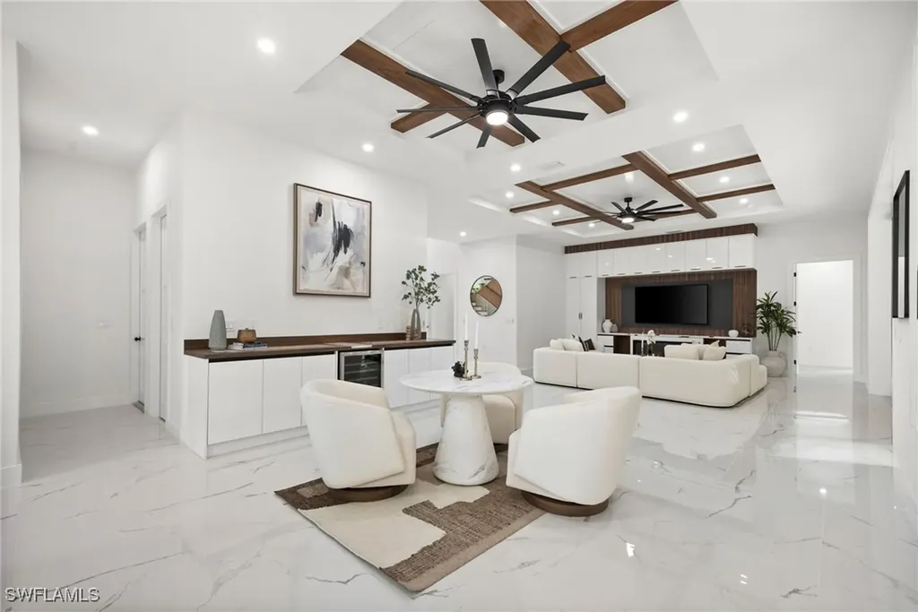 135 7th Street N Naples FL 34102