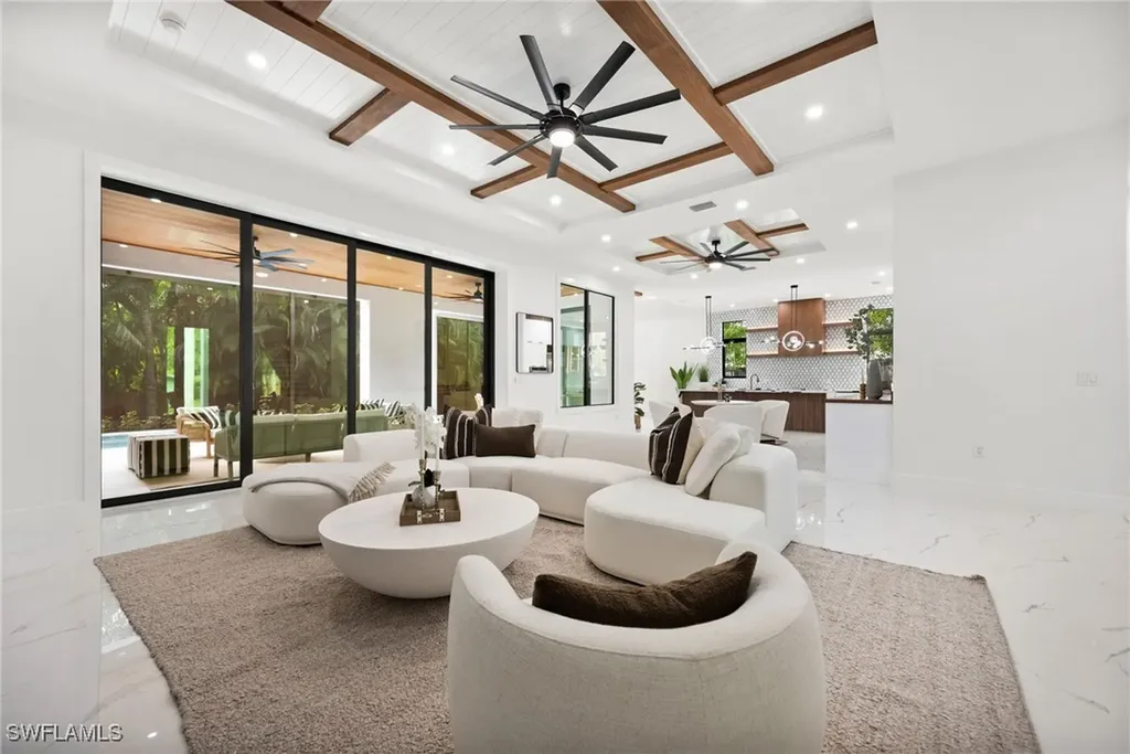 135 7th Street N Naples FL 34102