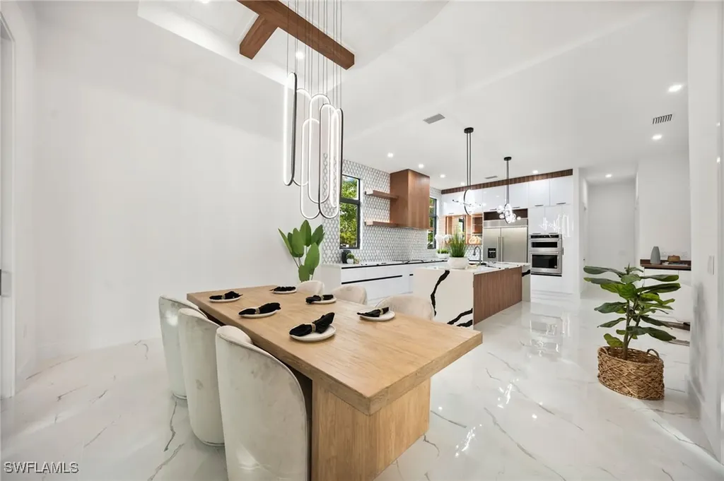 135 7th Street N Naples FL 34102