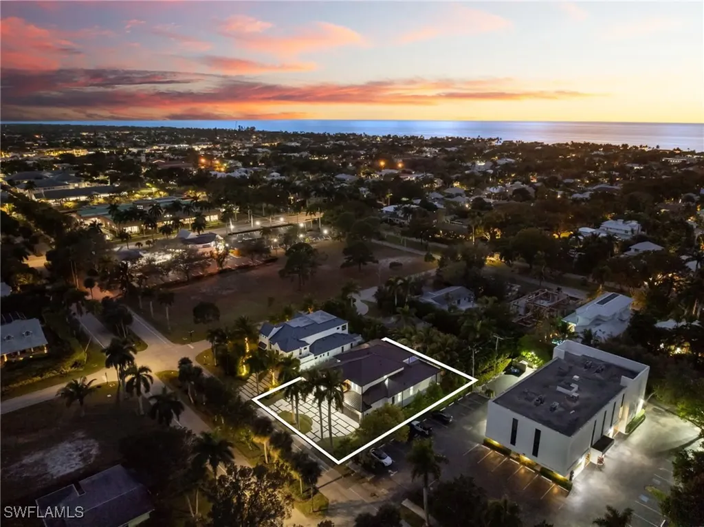 135 7th Street N Naples FL 34102