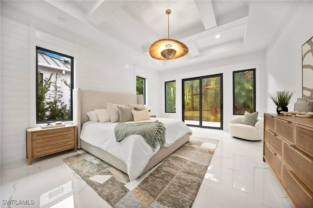 135 7th Street N Naples FL 34102