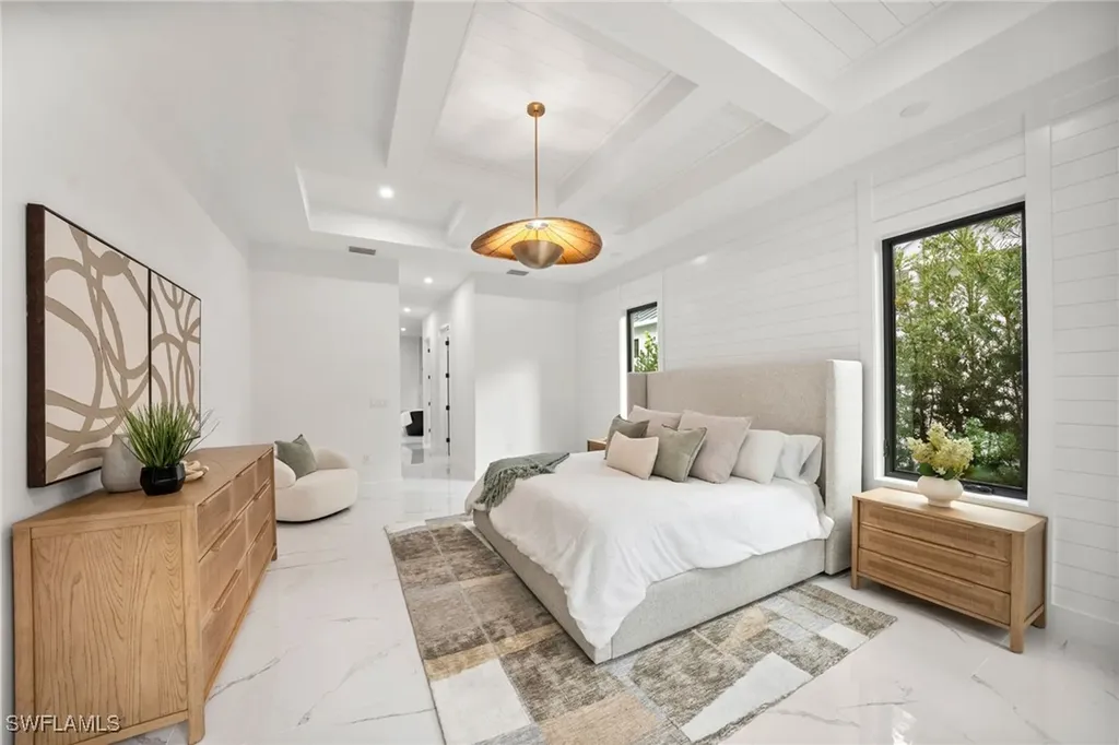 135 7th Street N Naples FL 34102