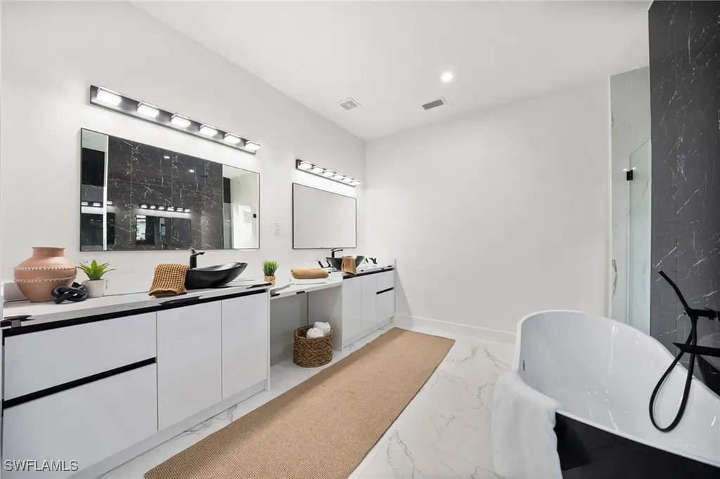 135 7th Street N Naples FL 34102