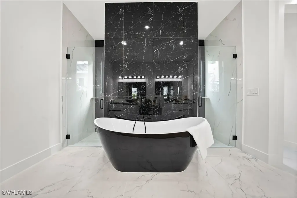 135 7th Street N Naples FL 34102