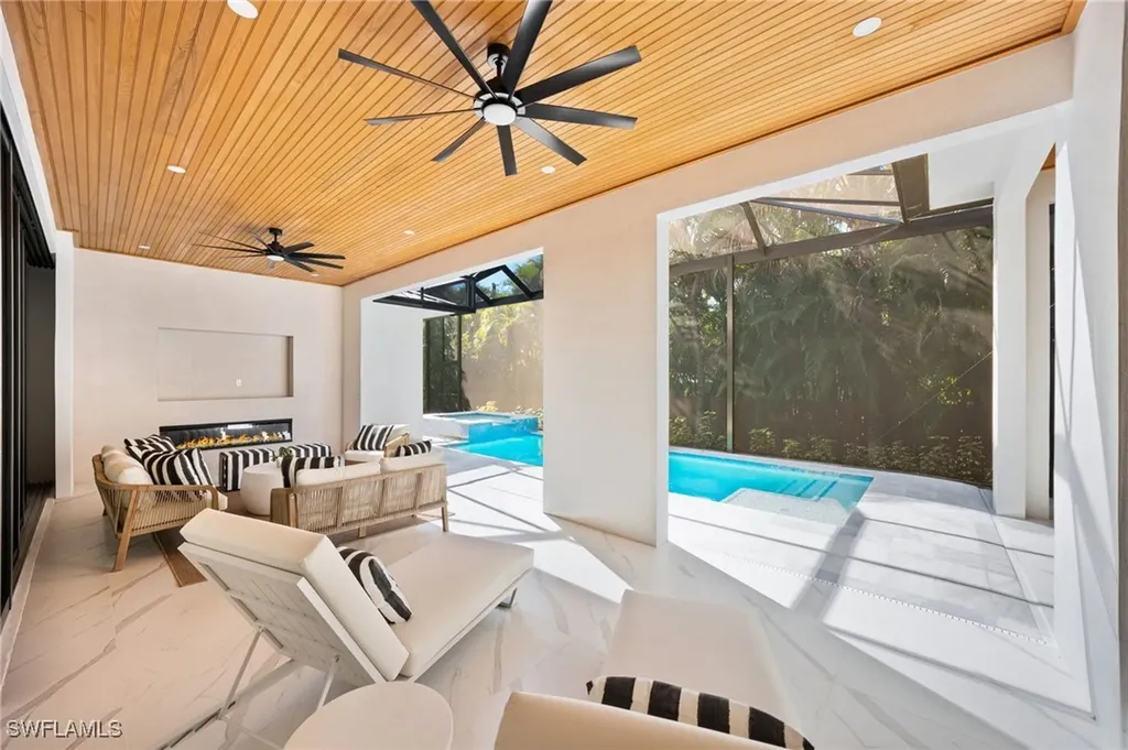 135 7th Street N Naples FL 34102