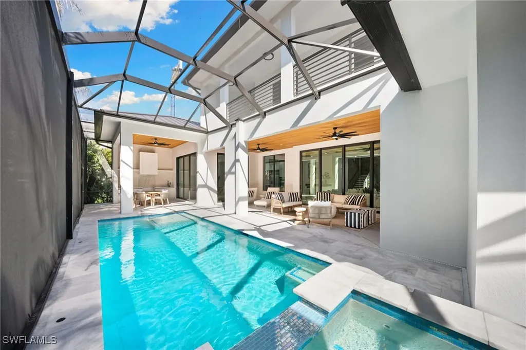 135 7th Street N Naples FL 34102