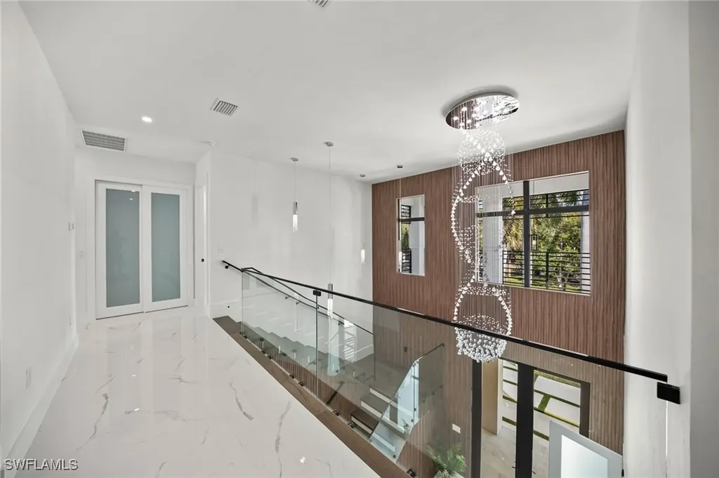 135 7th Street N Naples FL 34102