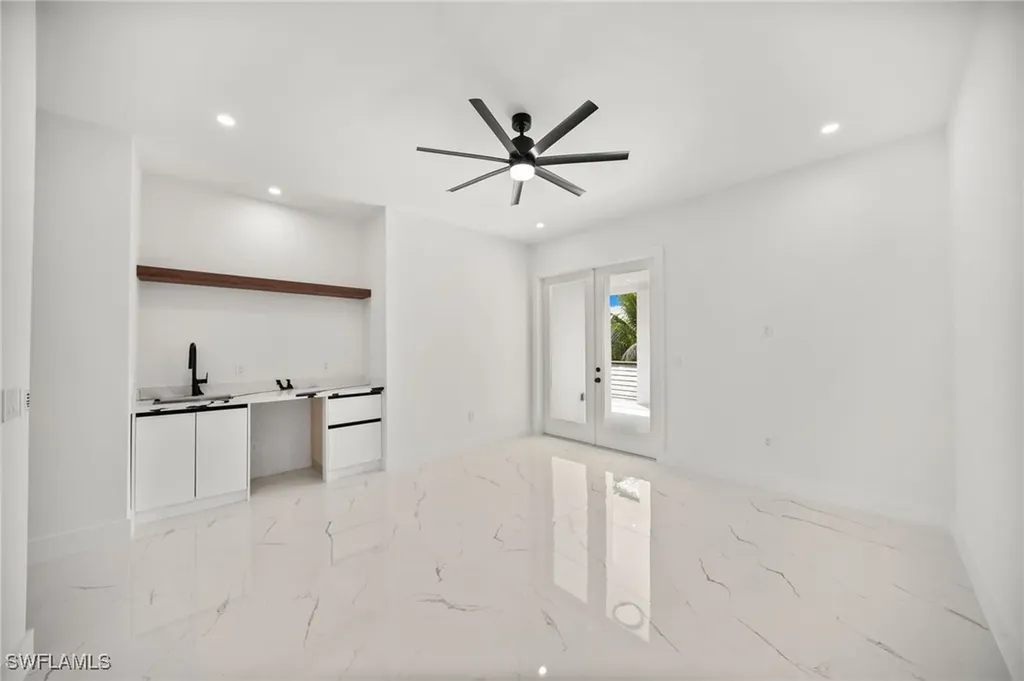 135 7th Street N Naples FL 34102