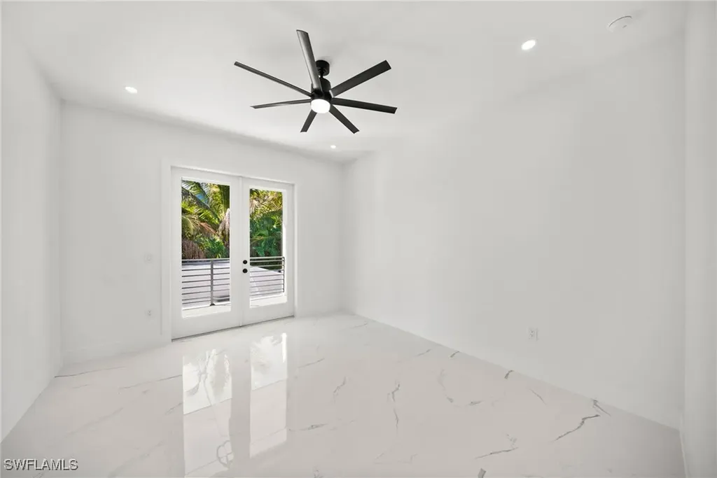 135 7th Street N Naples FL 34102