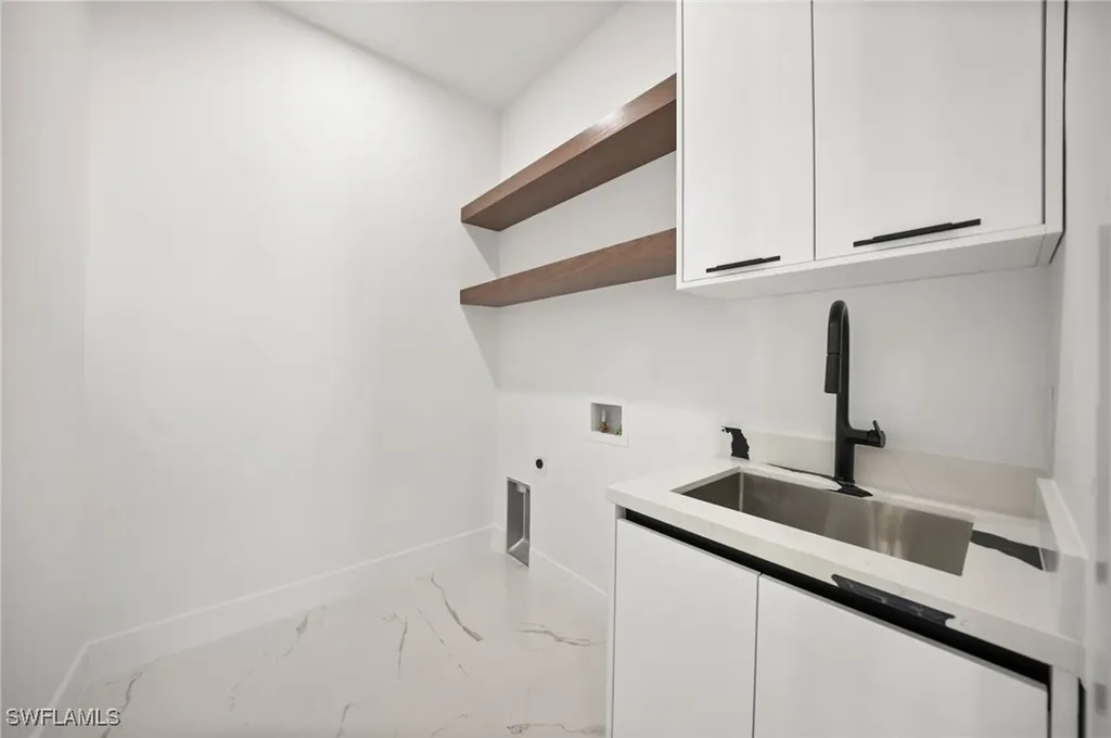 135 7th Street N Naples FL 34102