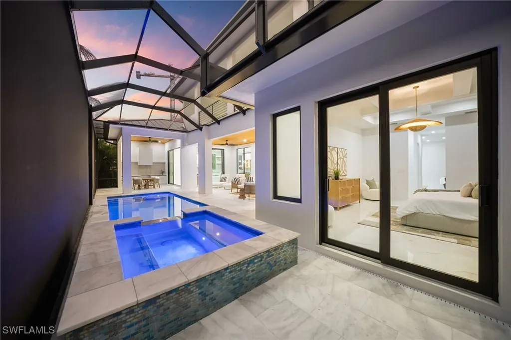 135 7th Street N Naples FL 34102