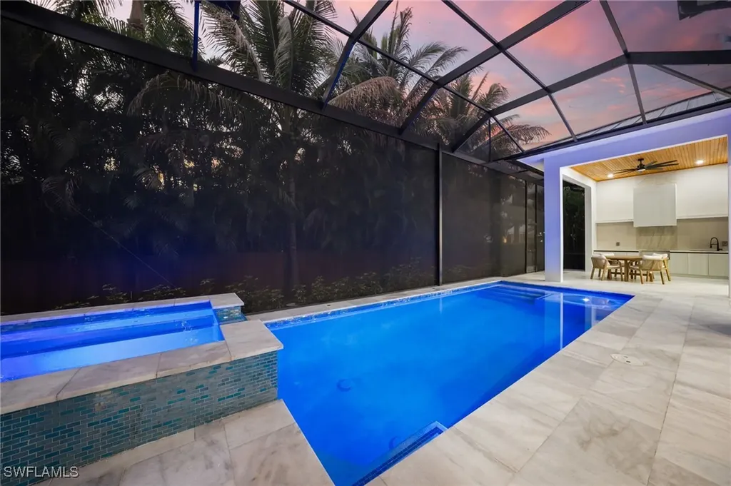 135 7th Street N Naples FL 34102