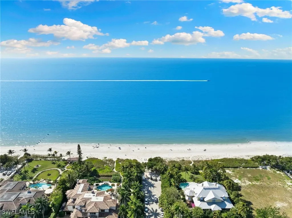 135 7th Street N Naples FL 34102