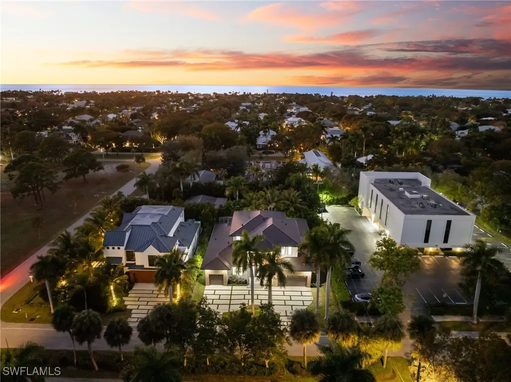 135 7th Street N Naples FL 34102