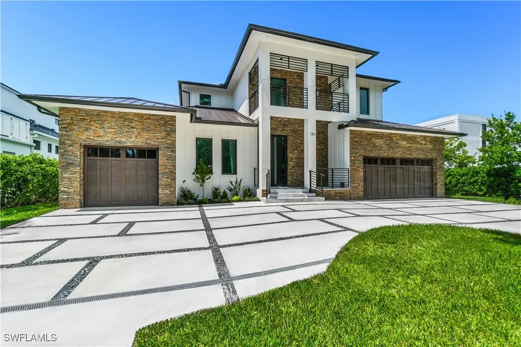 135 7th Street N Naples FL 34102