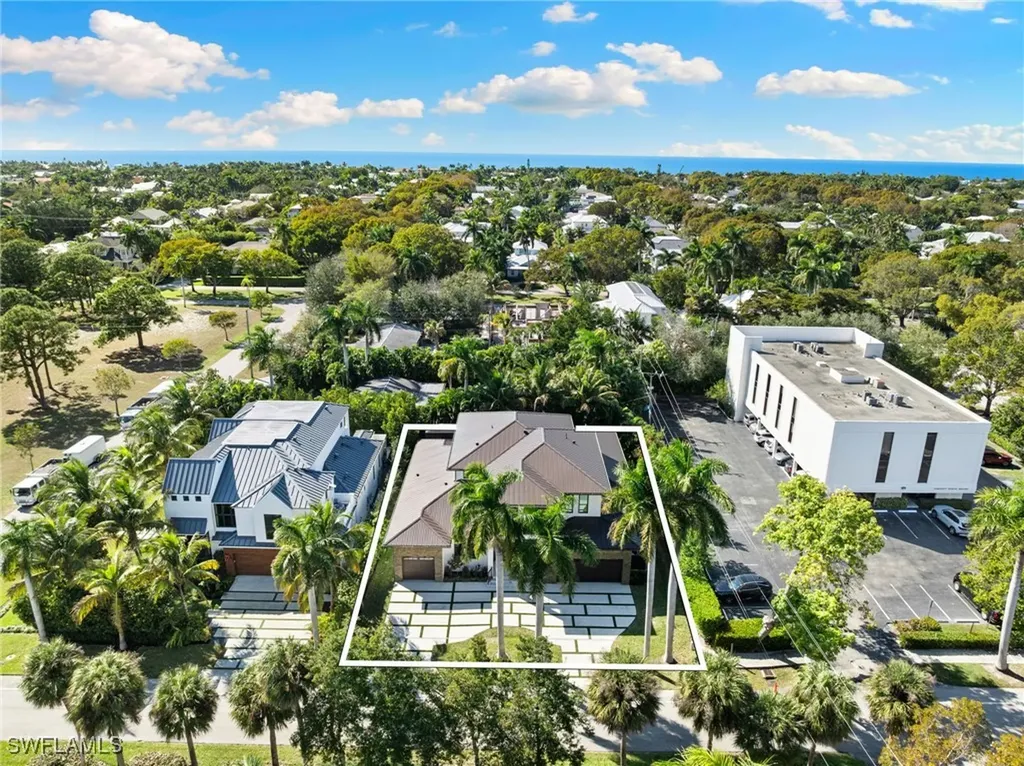 135 7th Street N Naples FL 34102