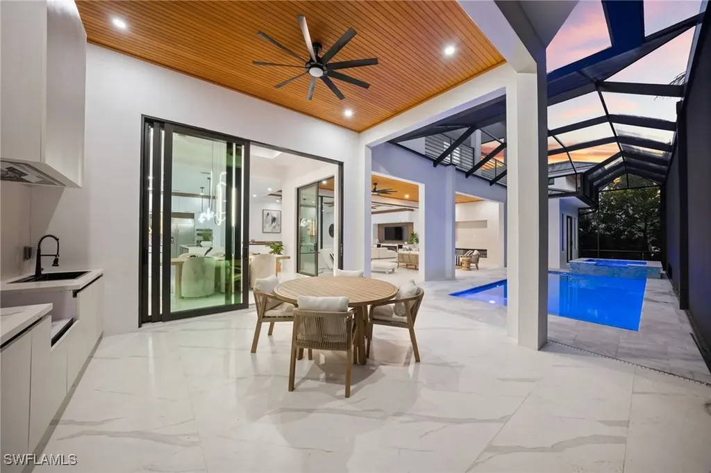 135 7th Street N Naples FL 34102