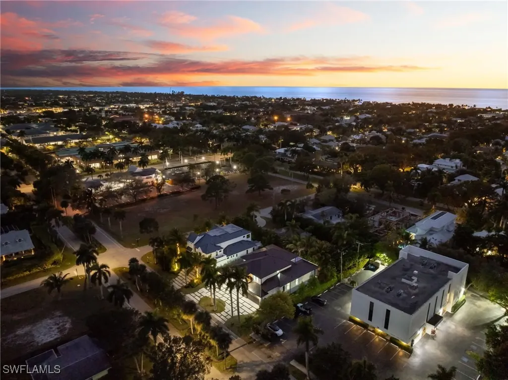 135 7th Street N Naples FL 34102