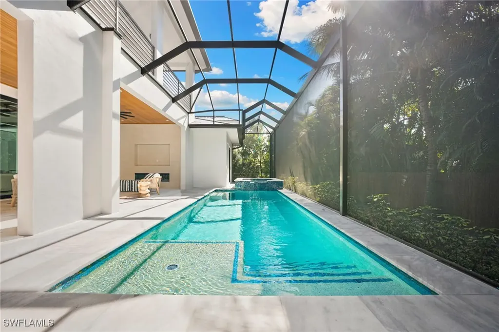 135 7th Street N Naples FL 34102