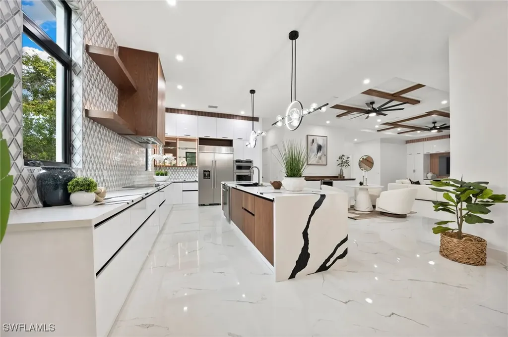 135 7th Street N Naples FL 34102