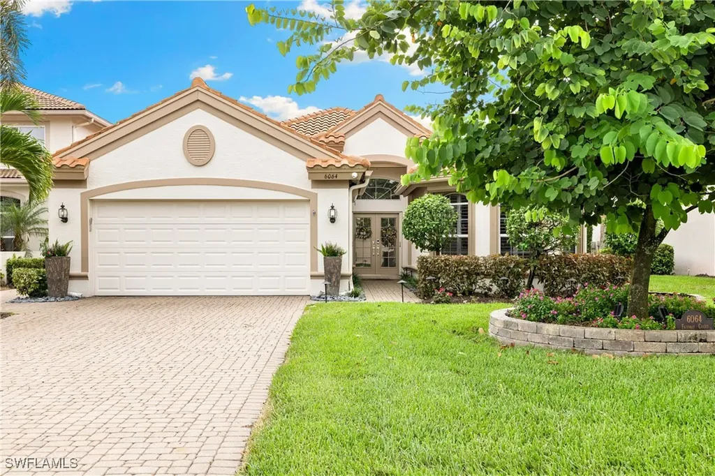 Naples FL, 6064 Fairway Court