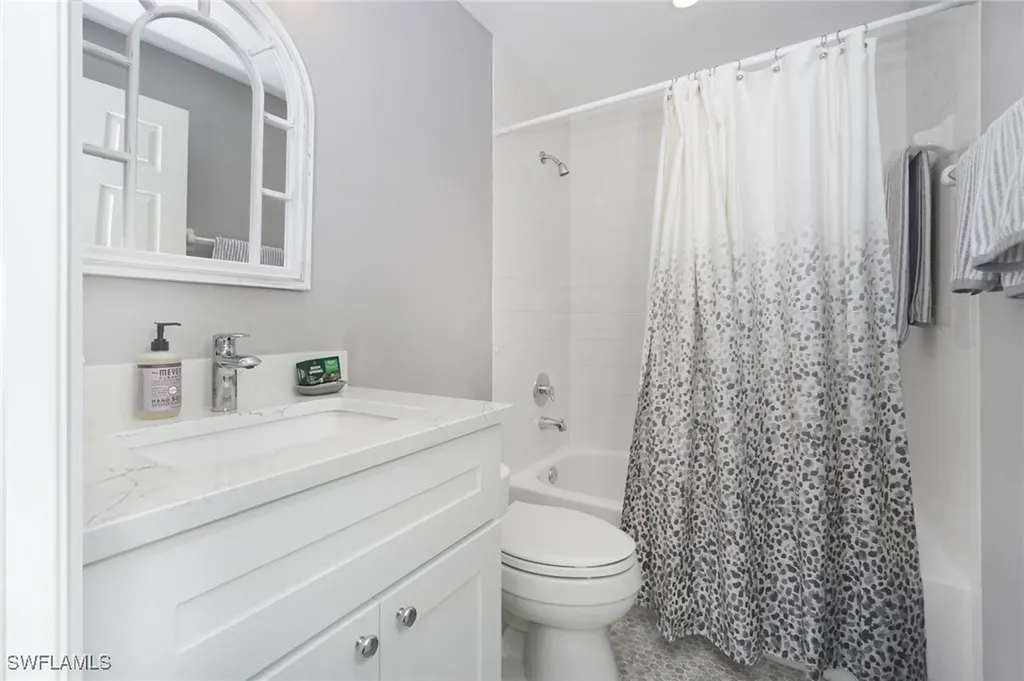 853 Tanbark Drive Naples FL 34108
