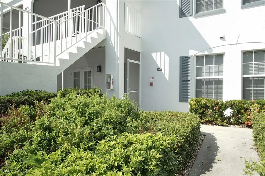 853 Tanbark Drive Naples FL 34108