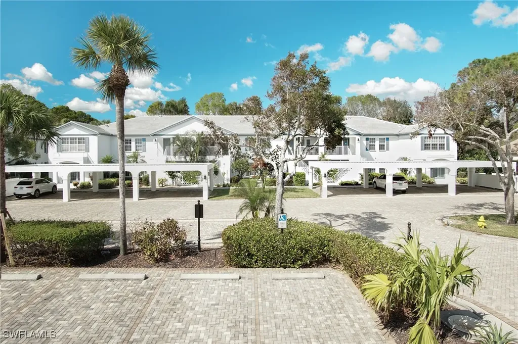 853 Tanbark Drive Naples FL 34108