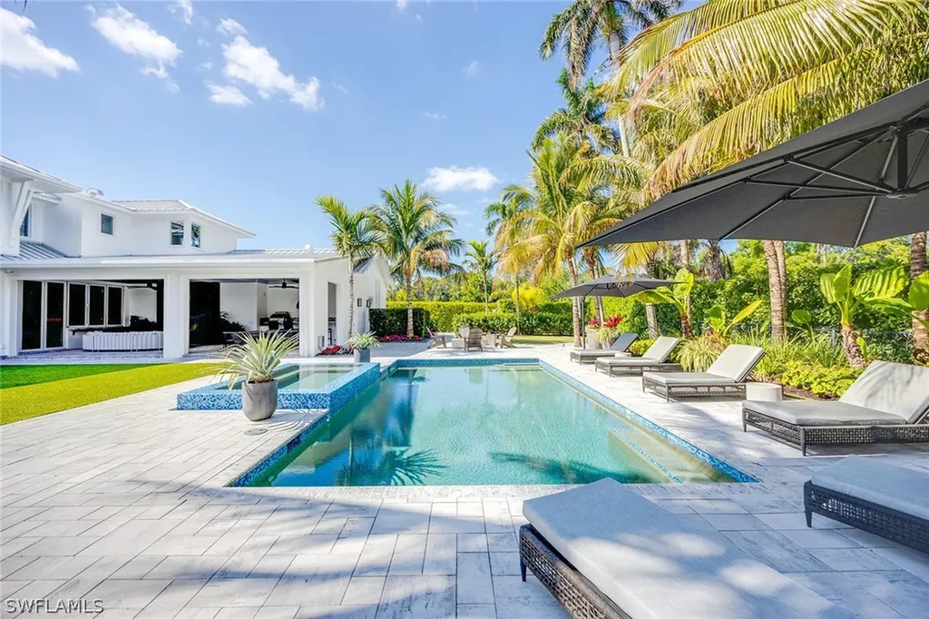 175 Center Street Naples FL 34108