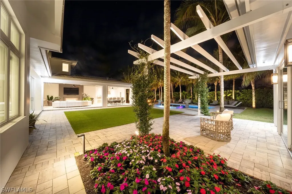 175 Center Street Naples FL 34108