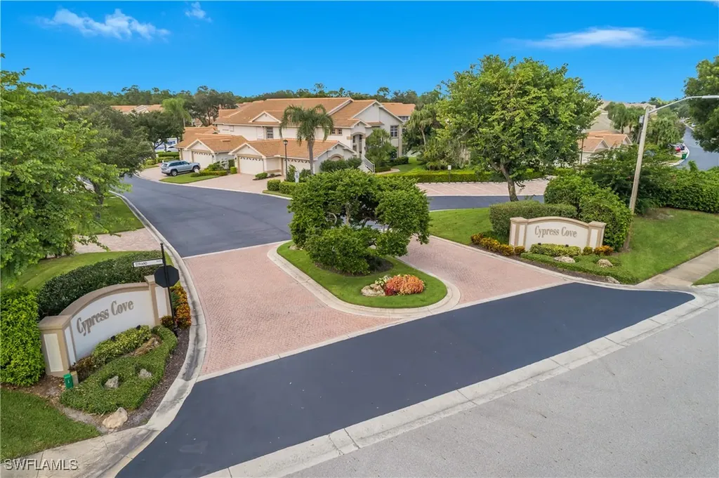 5643 Sandlewood Court Naples FL 34110