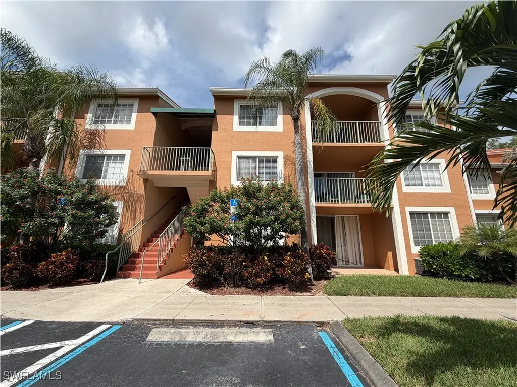 1190 Wildwood Lakes Boulevard Naples FL 34104