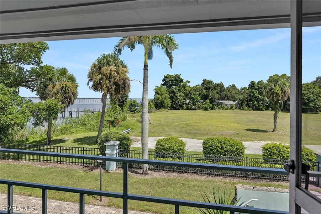 3225 E Riverside Drive Fort Myers FL 33916
