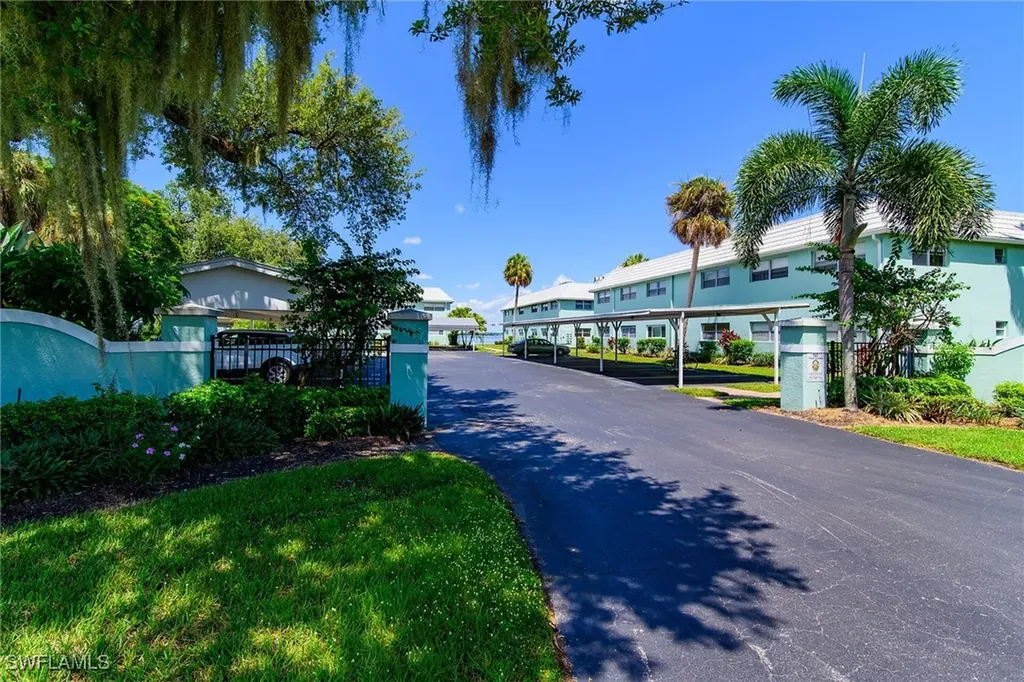 3225 E Riverside Drive Fort Myers FL 33916